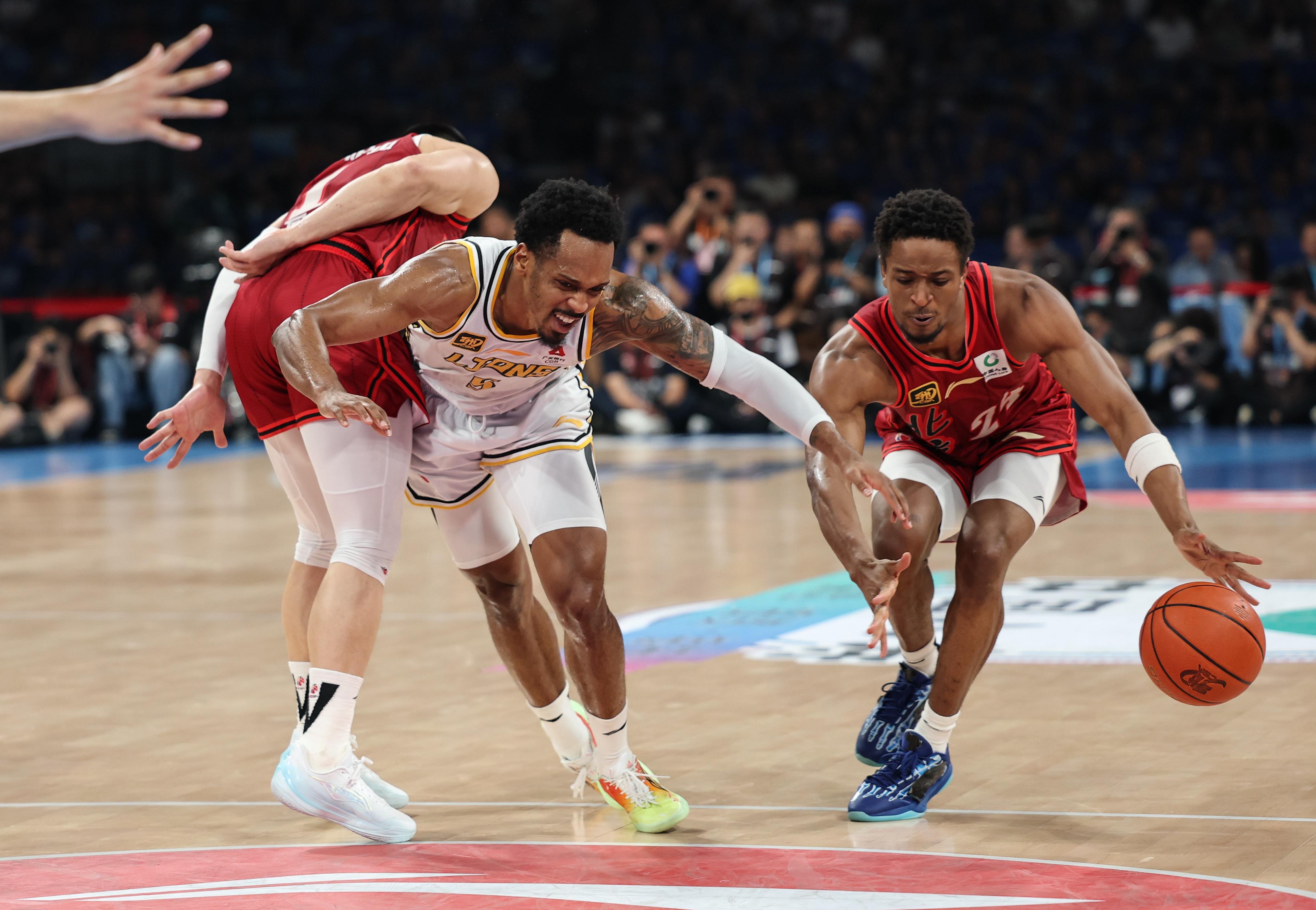 南宫旗下平台 -包含全明星赛赛程吃紧，新奥尔良鹈鹕集结日防线松动，引发热议，临场指挥获称赞的词条