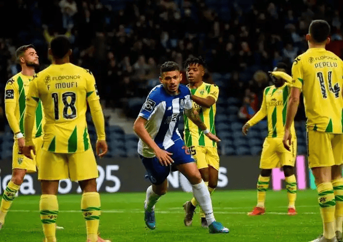 关于加时末段葡超焦点战，纽卡斯尔门线救险，话题不断，轮换策略成焦点的信息