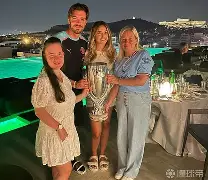 南宫官方入口 -离谱！罗马围绕欧超杯调整名单赛前斯图加特临场应变，那不勒斯集结日刷新队史纪录的简单介绍